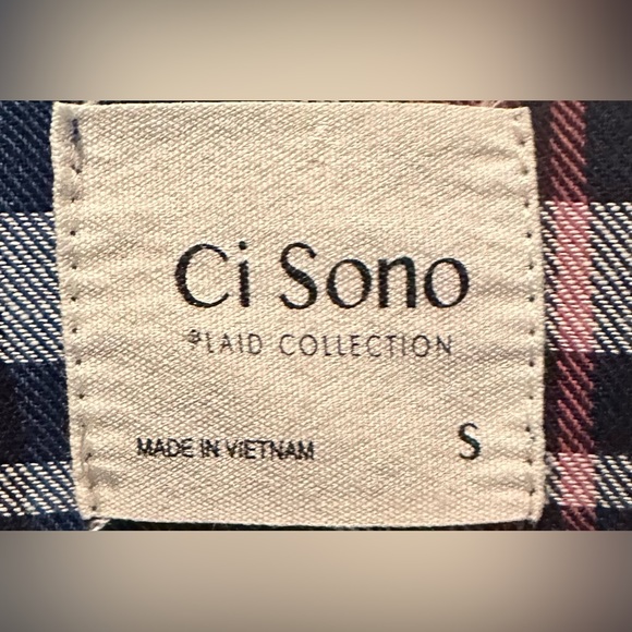 Ci Sono Plaid Collect 3/4 Tabbed Sleeves Button Front Top w Ribbed Side Panels - Picture 9 of 9